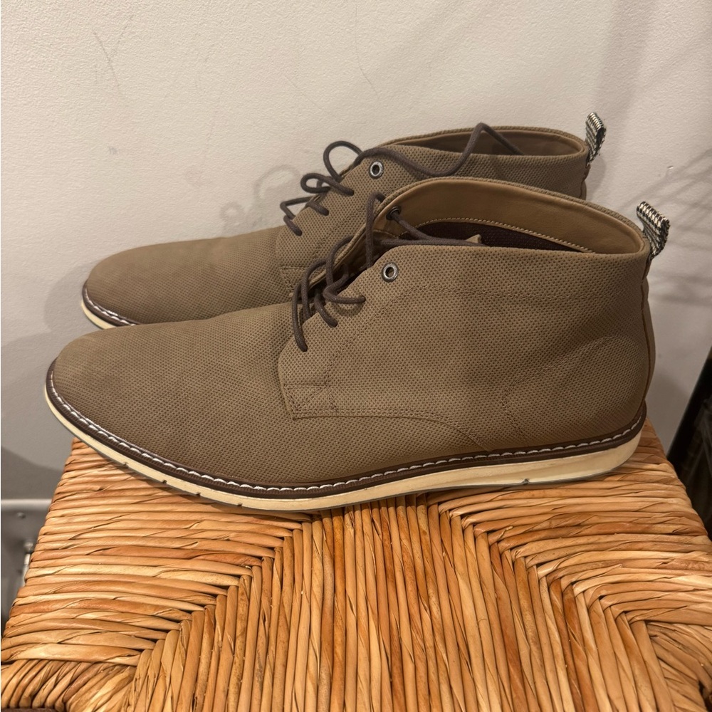 Men’s A-Frame Tan Chukka Boots Size 13